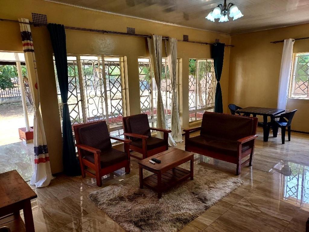 Buffalo Bob Lodge Livingstone Extérieur photo